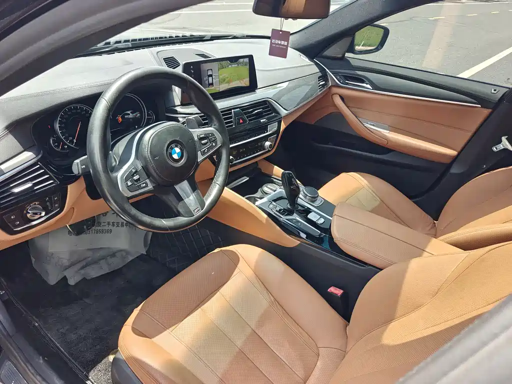BMW 5 Series 2018 — фото 18