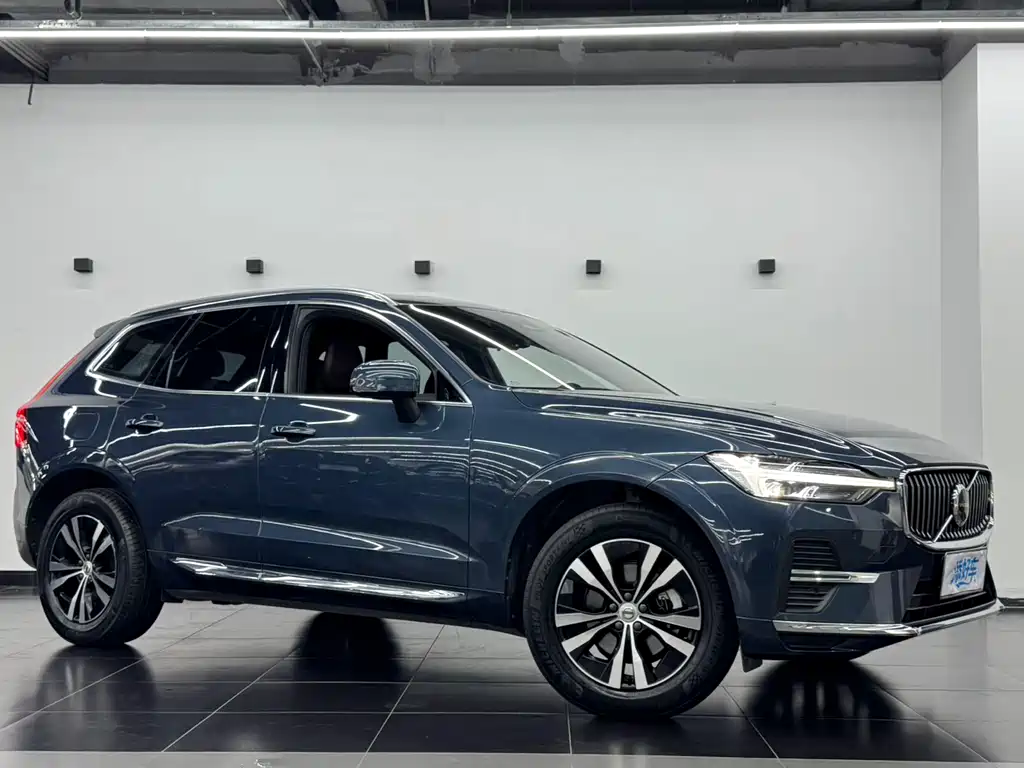 Volvo XC60 2023 — фото 13