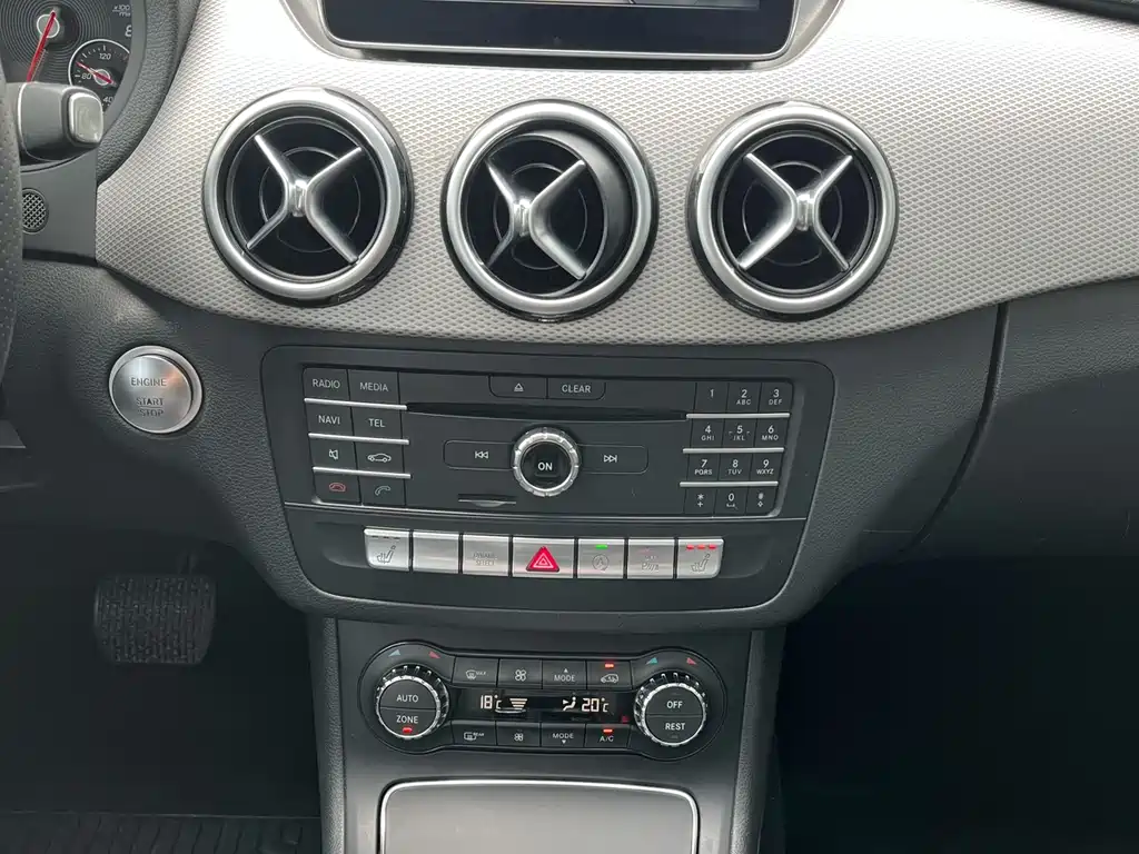 Mercedes-Benz B-Class 2016 — фото 15