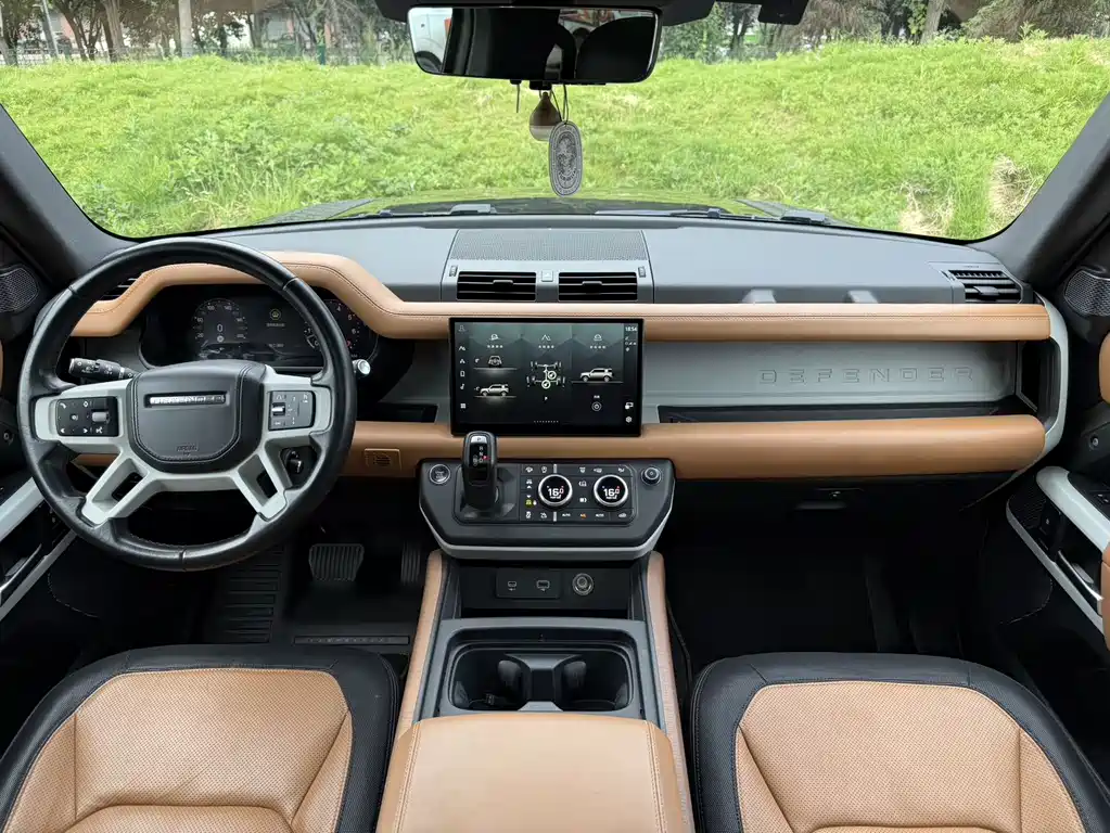 Land Rover Defender 2023 — фото 8