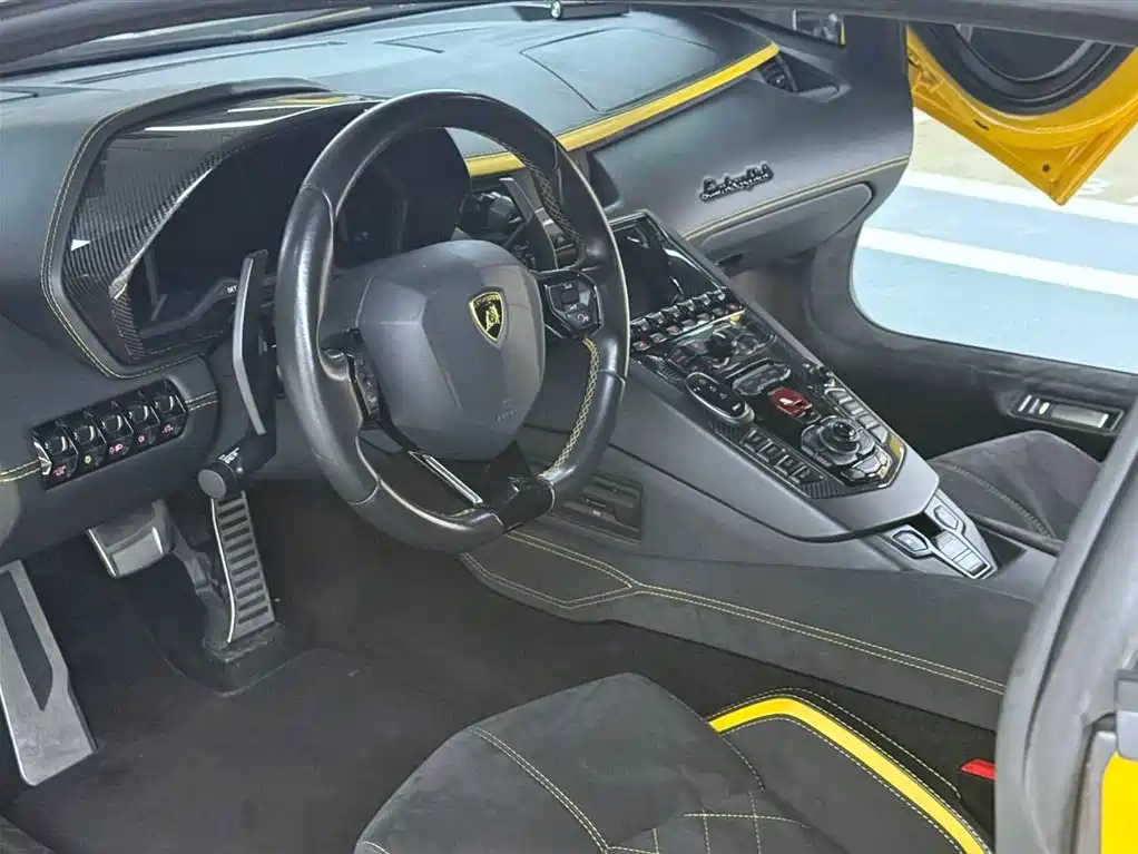 Lamborghini Aventador 2017 — фото 13