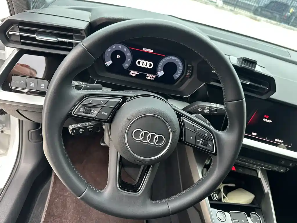 Audi A3 2023 — фото 12