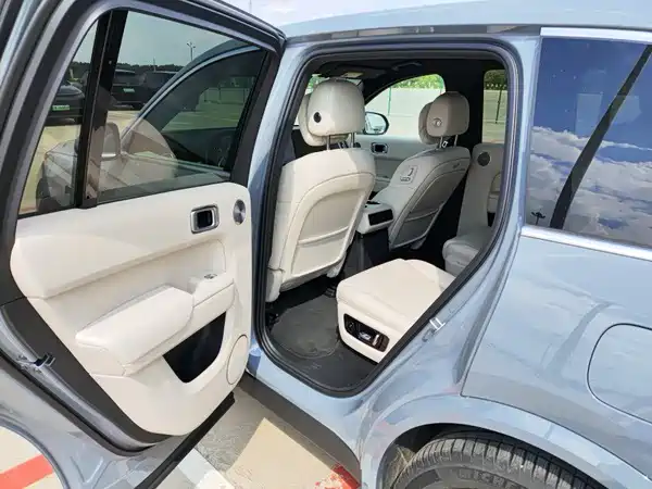 Li Auto L8 2025