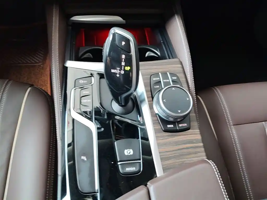 BMW 5 Series 2020 — фото 14