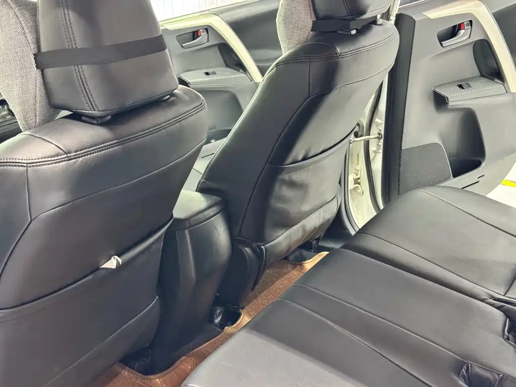 Toyota RAV4 2015 — фото 8