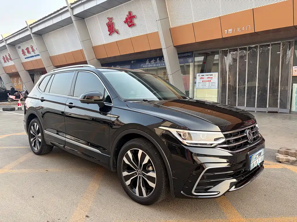 Volkswagen Tiguan L 2024 — фото 1