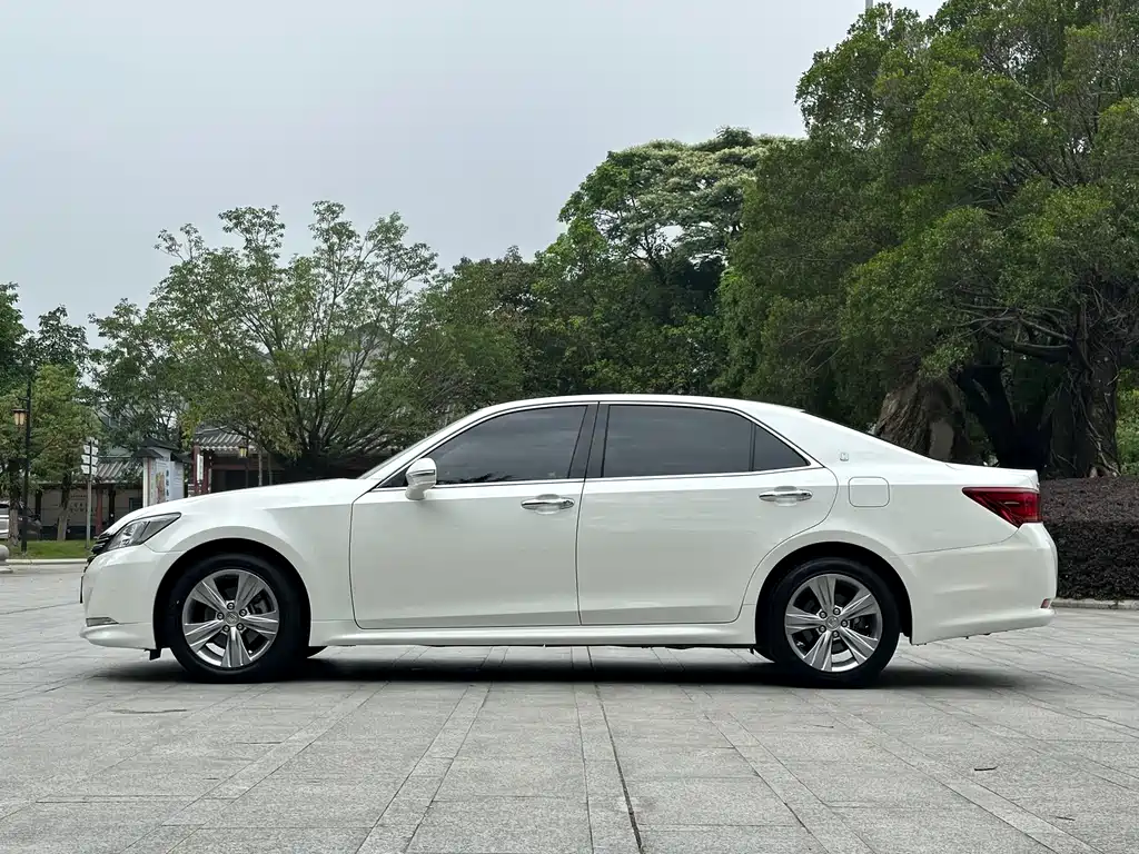 Toyota Crown 2018 — фото 18