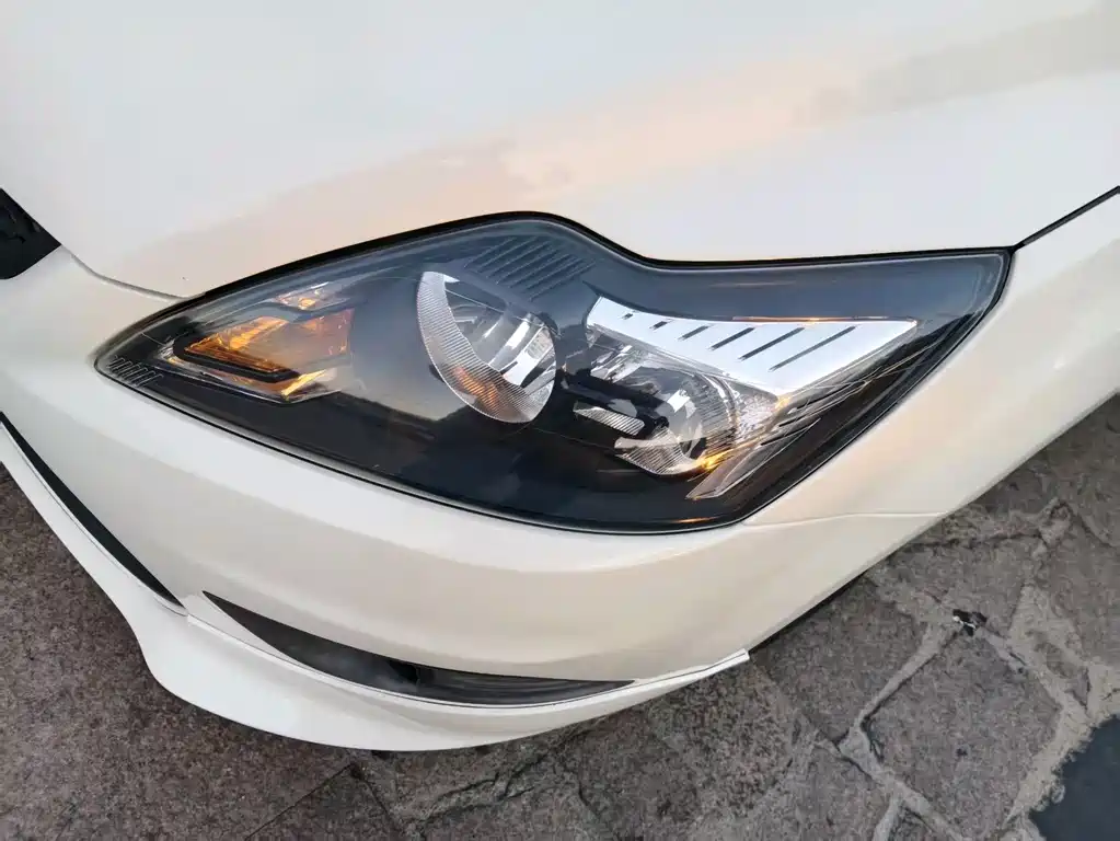 Ford Focus 2014 — фото 12