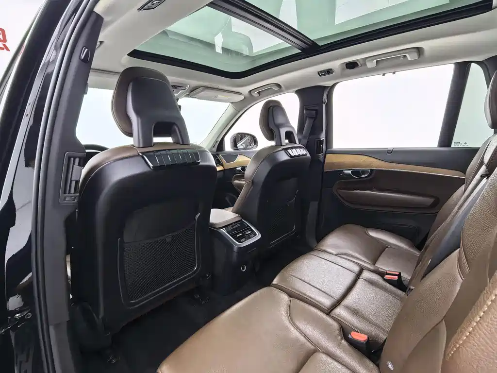 Volvo XC90 2019 — фото 18
