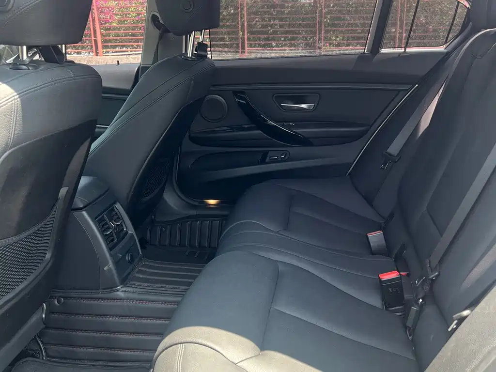 BMW 3 Series 2017 — фото 10