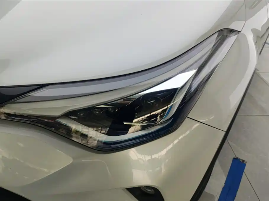 Toyota C-HR 2023 — фото 5