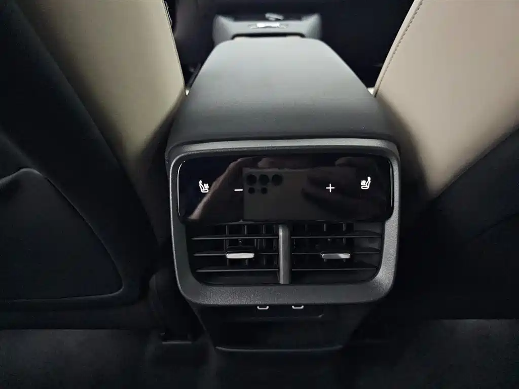 Volvo XC70 PHEV 2025 — фото 13