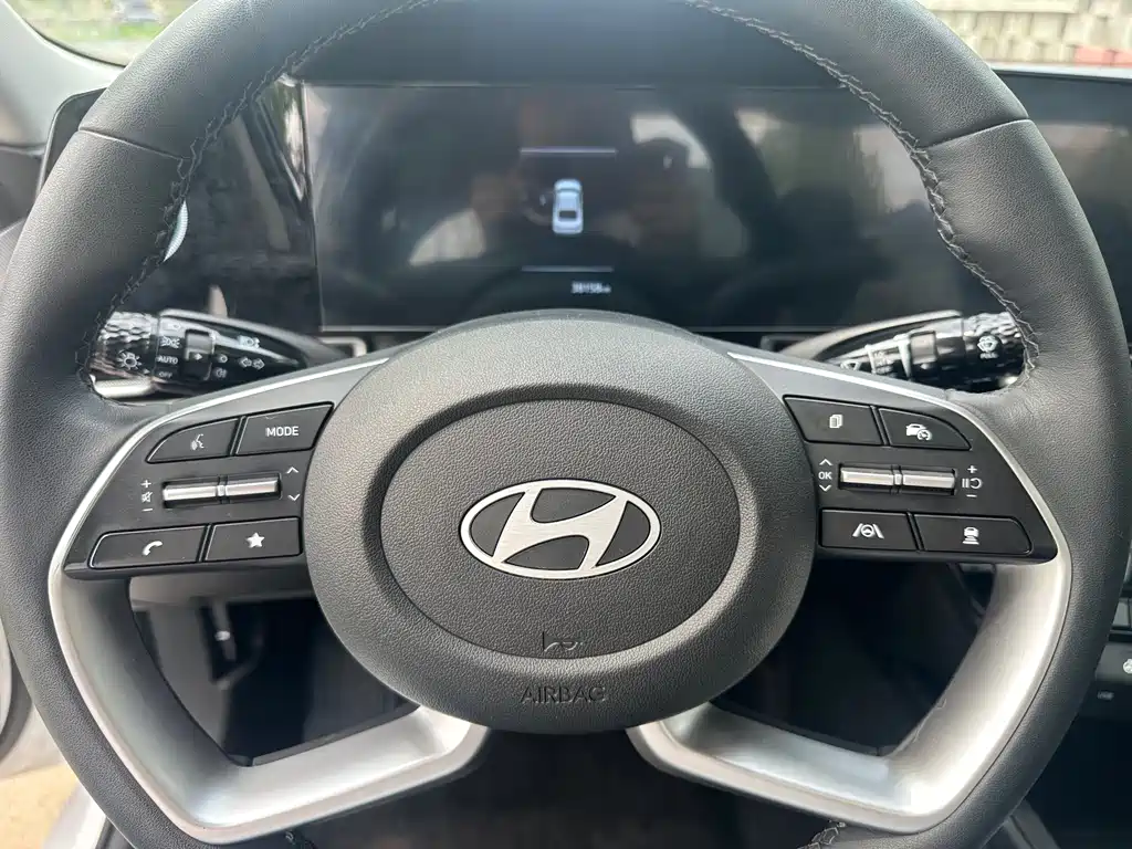 Hyundai Elantra 2023 — фото 14