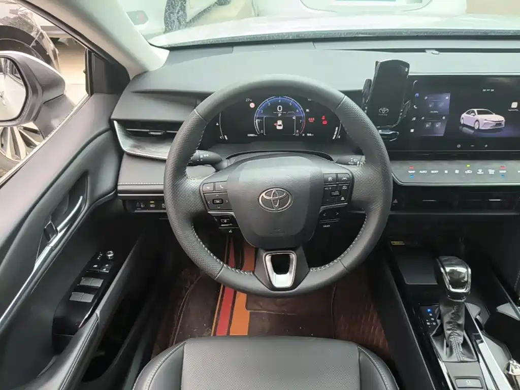 Toyota Camry 2024 — фото 11