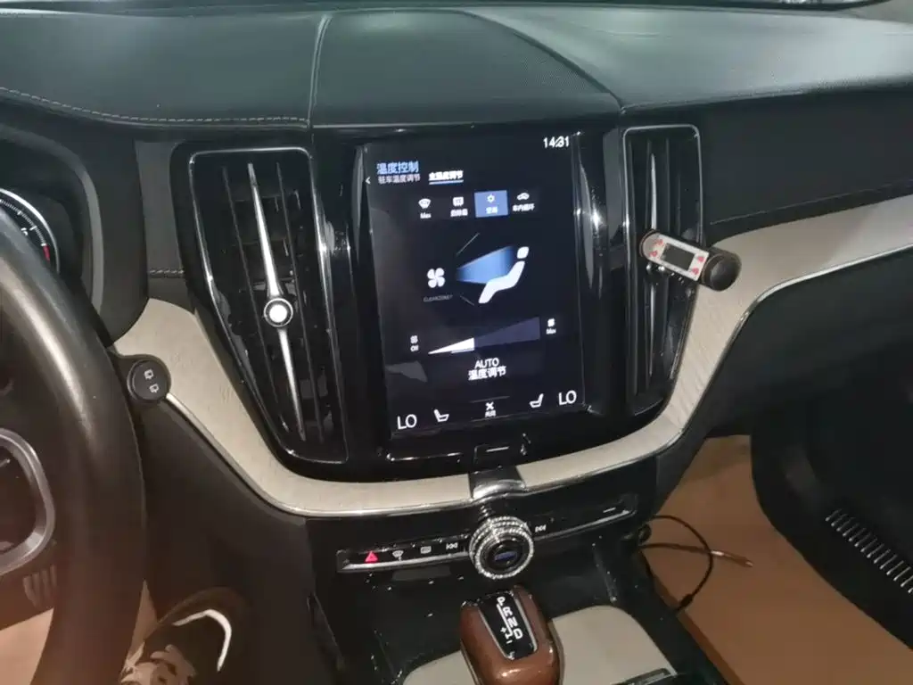 Volvo XC60 2019 — фото 13