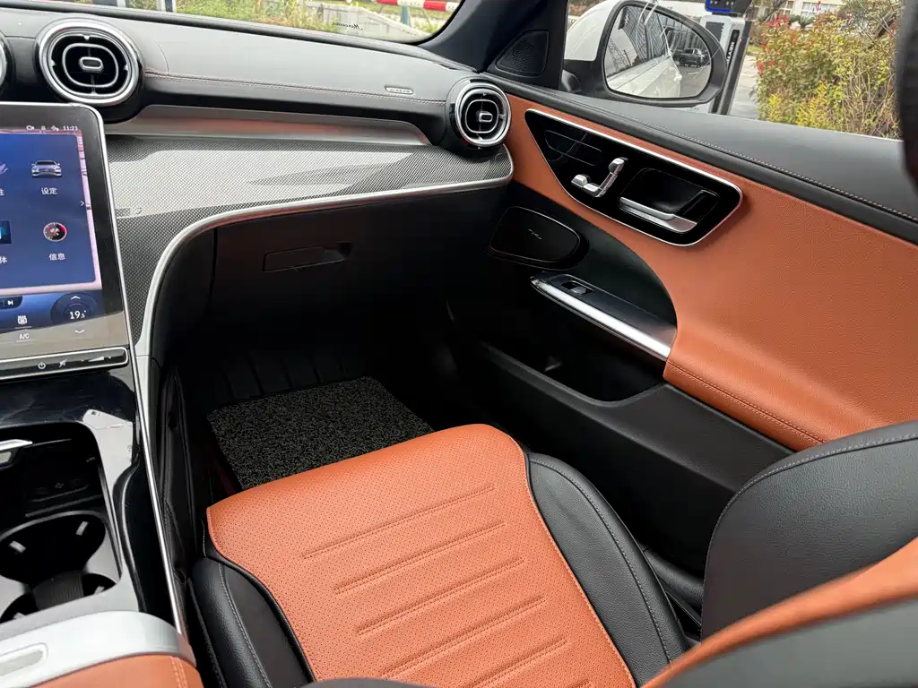 Mercedes-Benz C-Class 2023 — фото 12
