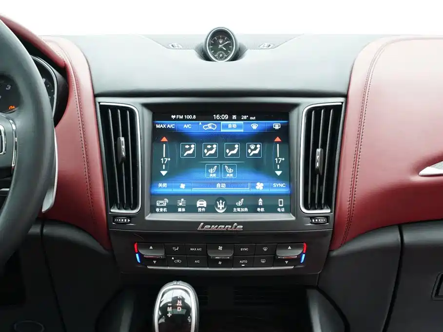 Maserati Levante 2018 — фото 18