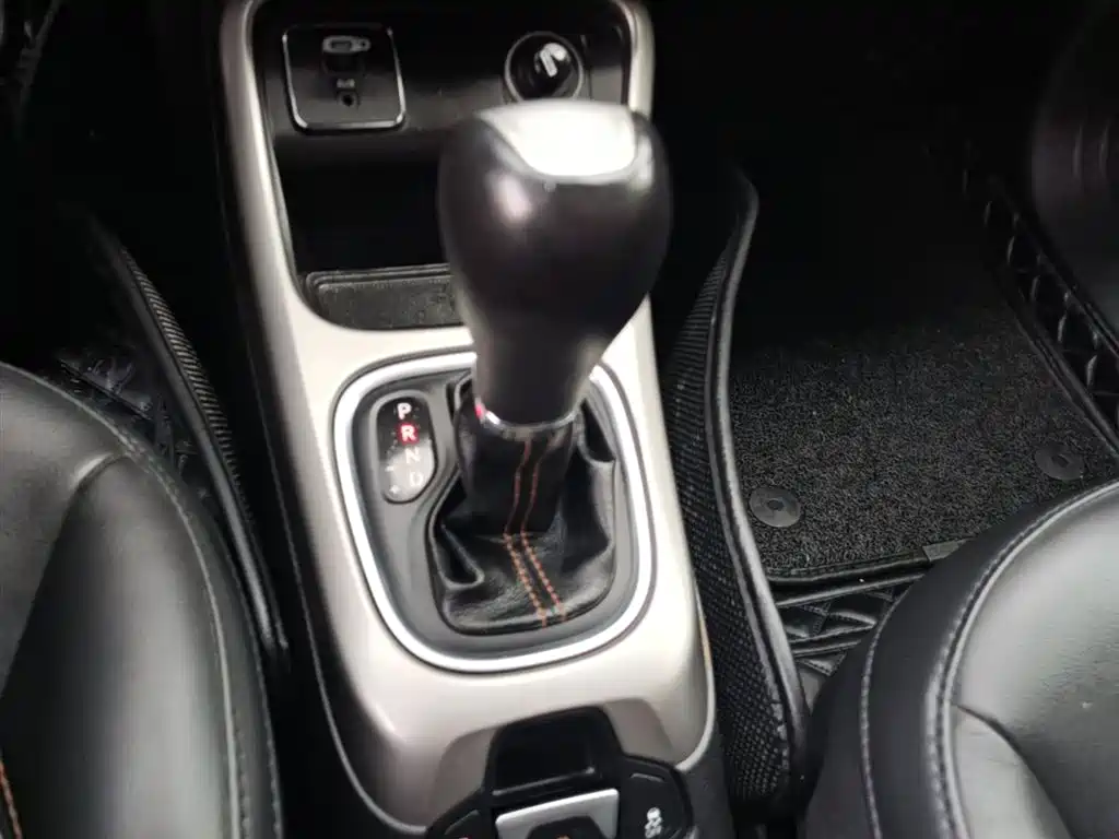 Jeep Compass 2017 — фото 14