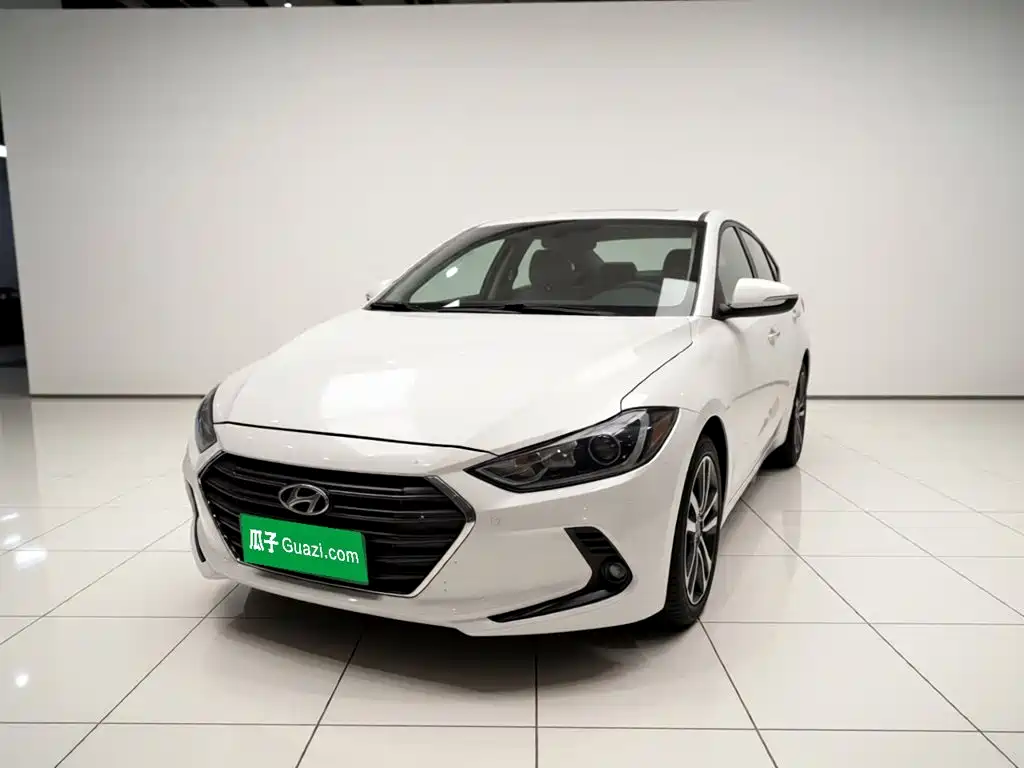 Hyundai Elantra 2018 — фото 24