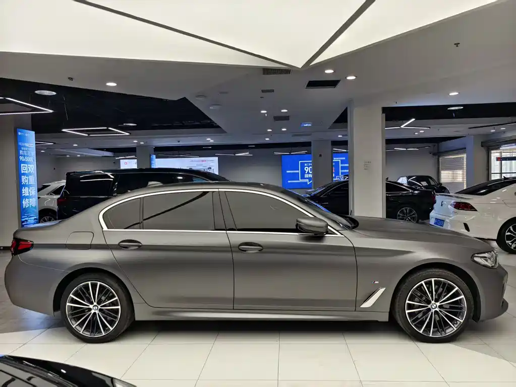 BMW 5 Series 2023 — фото 18