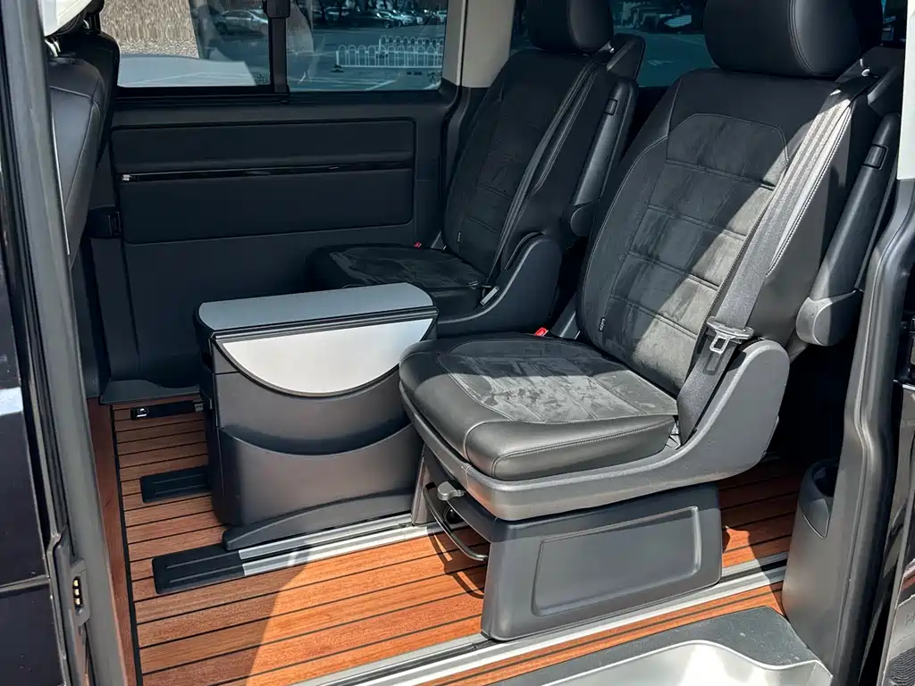 Volkswagen Multivan 2018 — фото 11