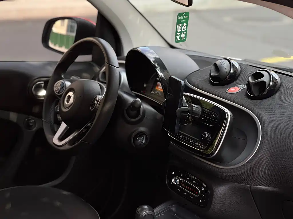 smart Fortwo 2018 — фото 10
