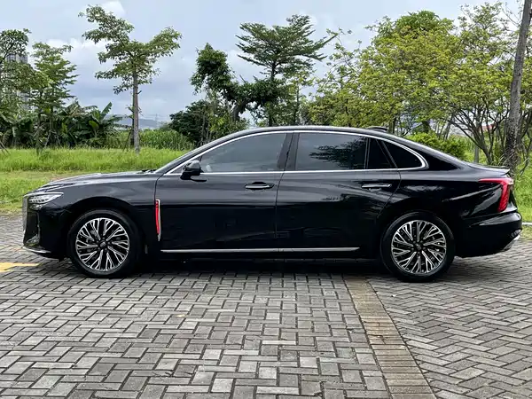Hongqi H5 2025