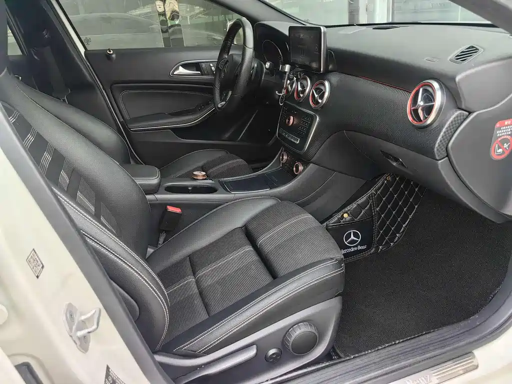 Mercedes-Benz A-Class 2017 — фото 8
