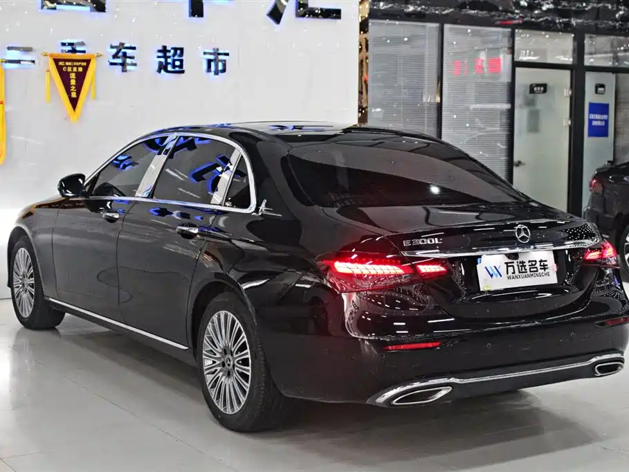 Mercedes-Benz E-Class 2021 — фото 16