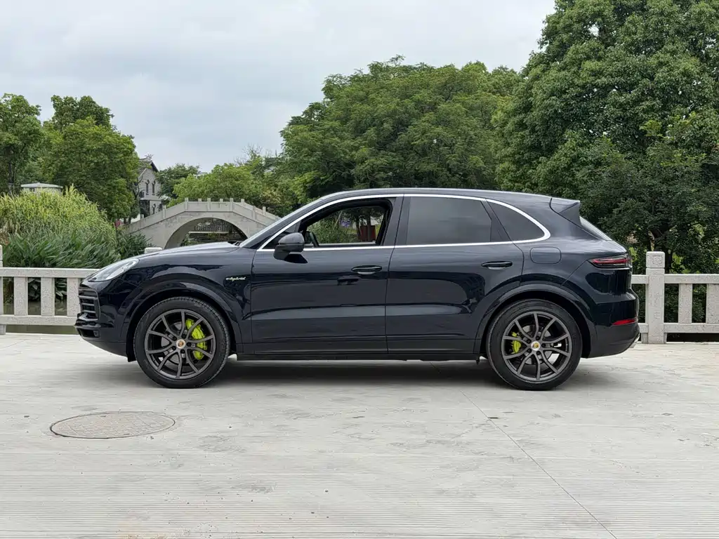 Porsche Cayenne Hybrid 2021 — фото 3