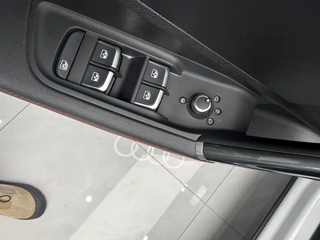 Audi Q2L 2023 — фото 8