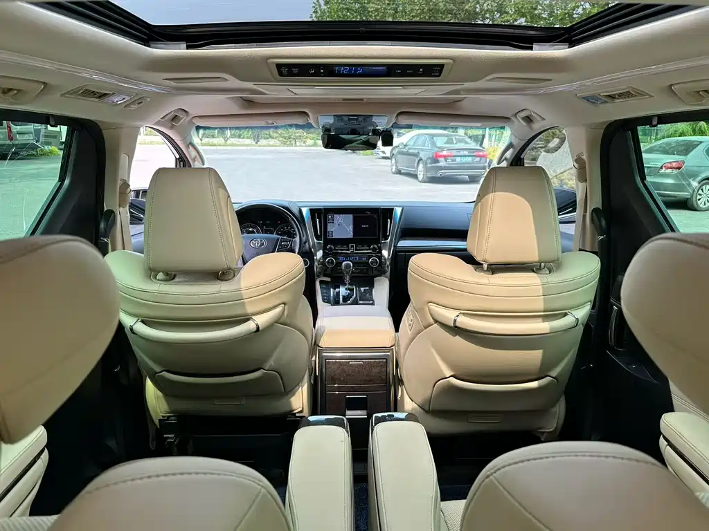 Toyota Vellfire 2020 — фото 11