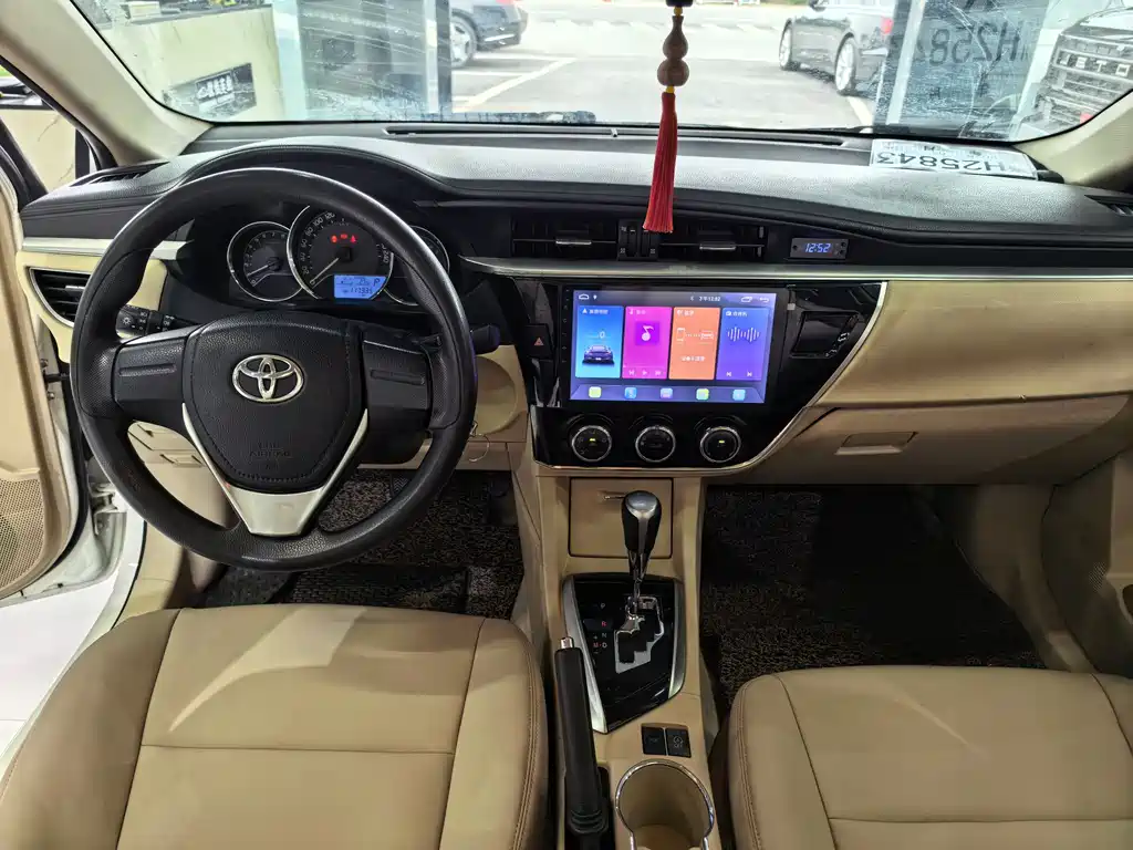Toyota Corolla 2017 — фото 9