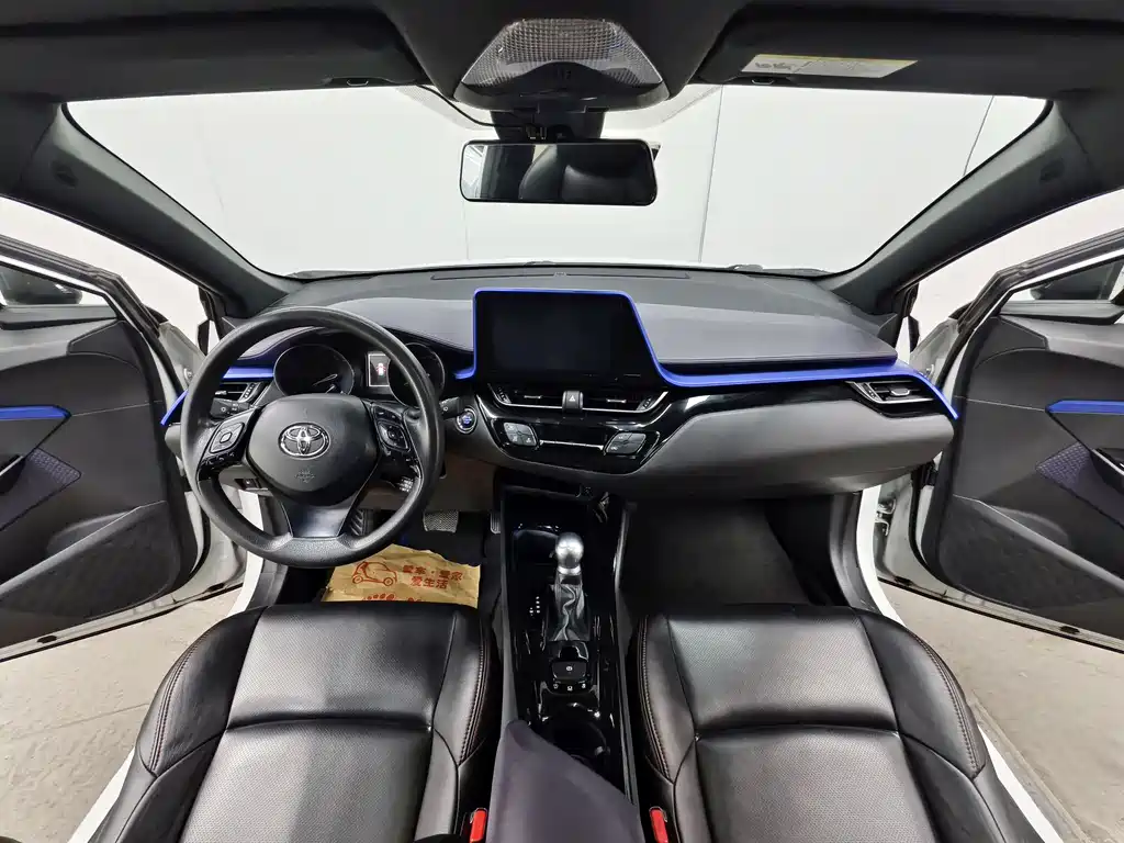 Toyota C-HR 2019 — фото 9