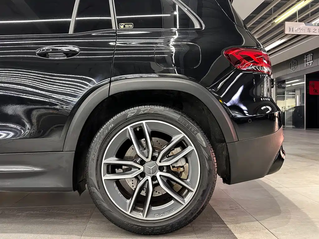 Mercedes-Benz GLB AMG 2023 — фото 19