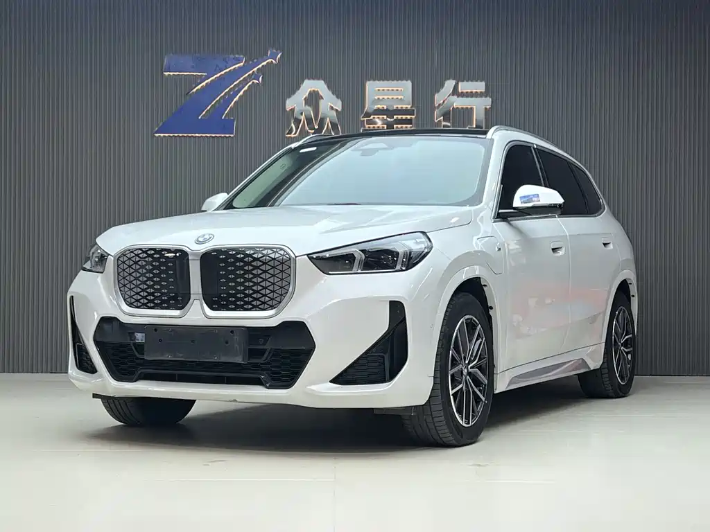 BMW iX1 2024