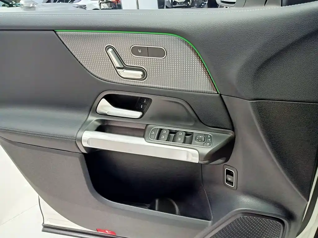 Mercedes-Benz GLB 2023 — фото 15