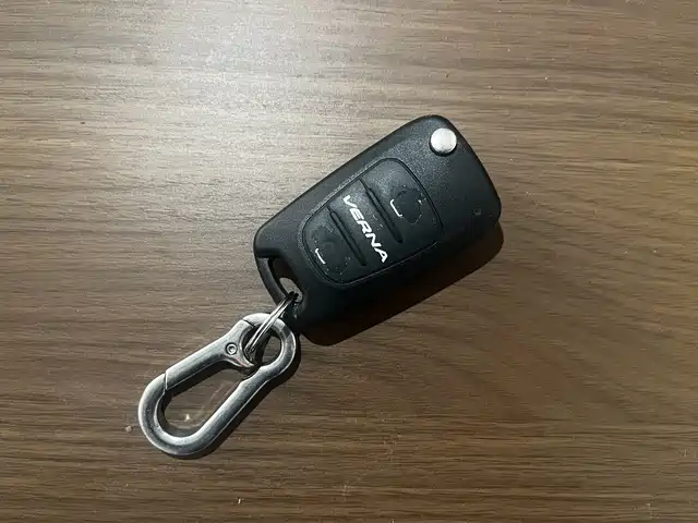 Hyundai Verna 2015 — фото 12
