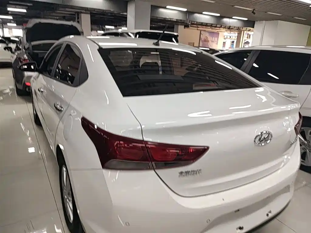 Hyundai Verna 2017 — фото 5