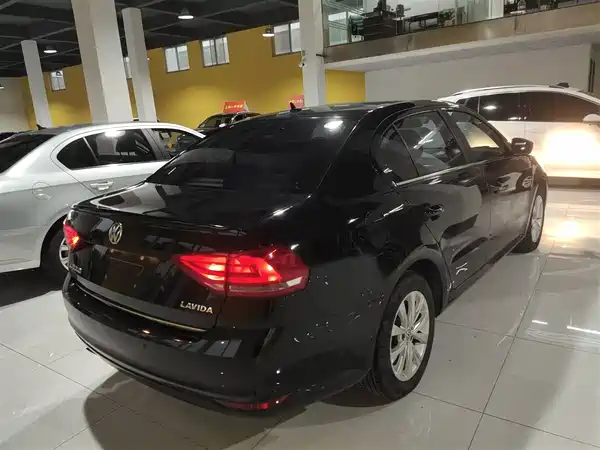 Volkswagen Lavida 2015
