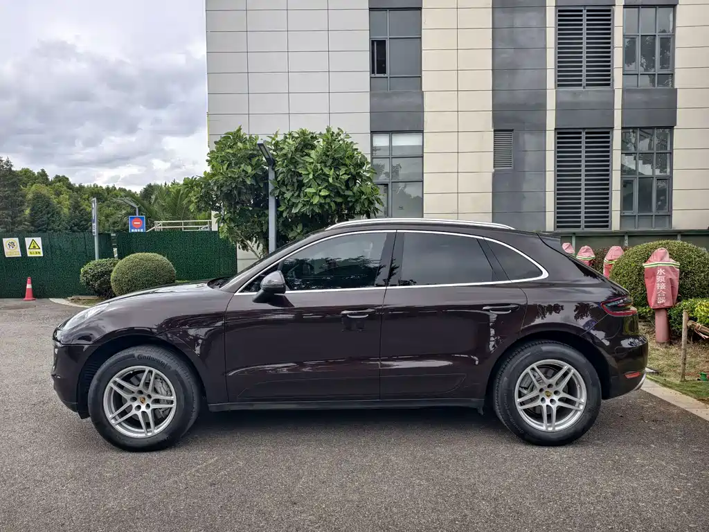 Porsche Macan 2017 — фото 11