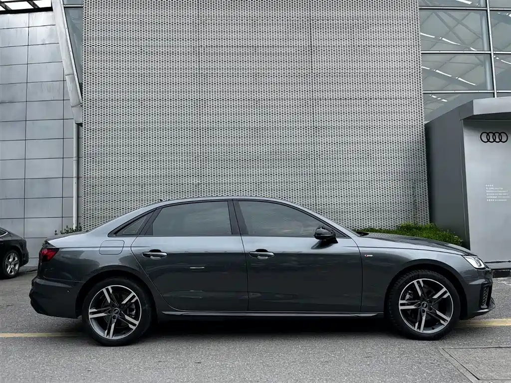 Audi A4L 2022 — фото 4