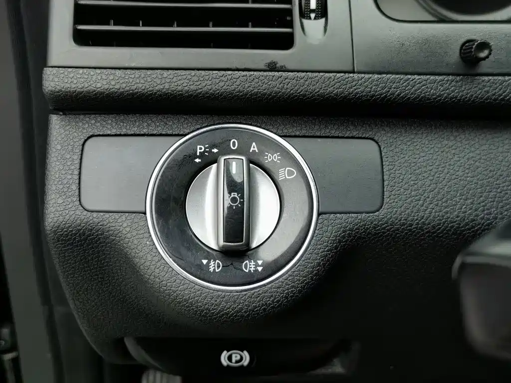 Mercedes-Benz C-Class 2010 — фото 21