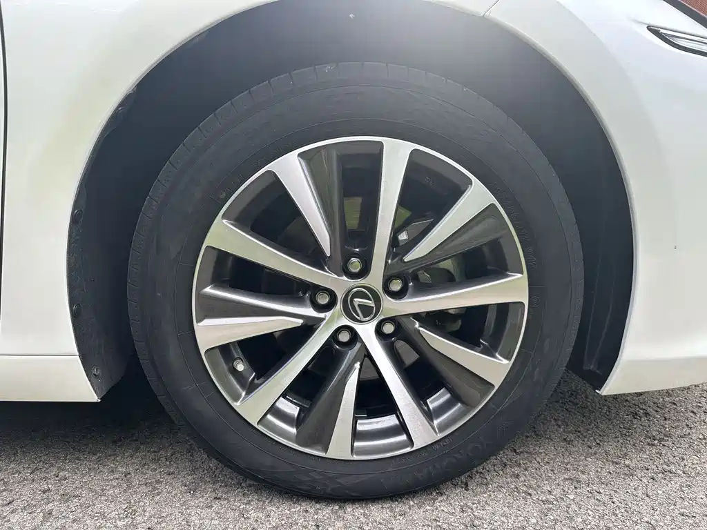 Lexus ES 2021 — фото 13