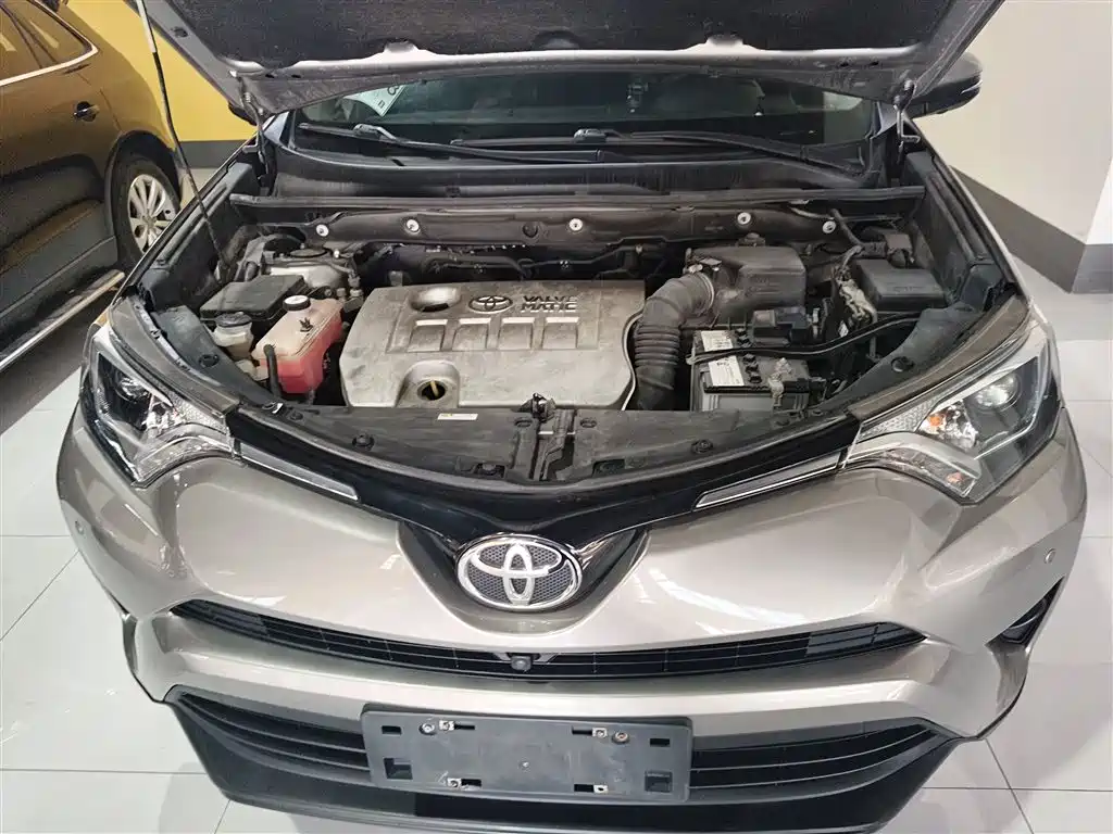 Toyota RAV4 2017 — фото 16