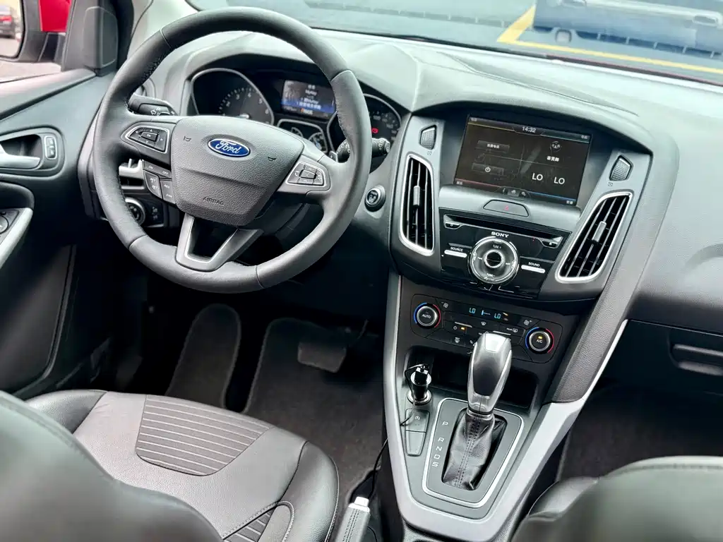 Ford Focus 2016 — фото 17