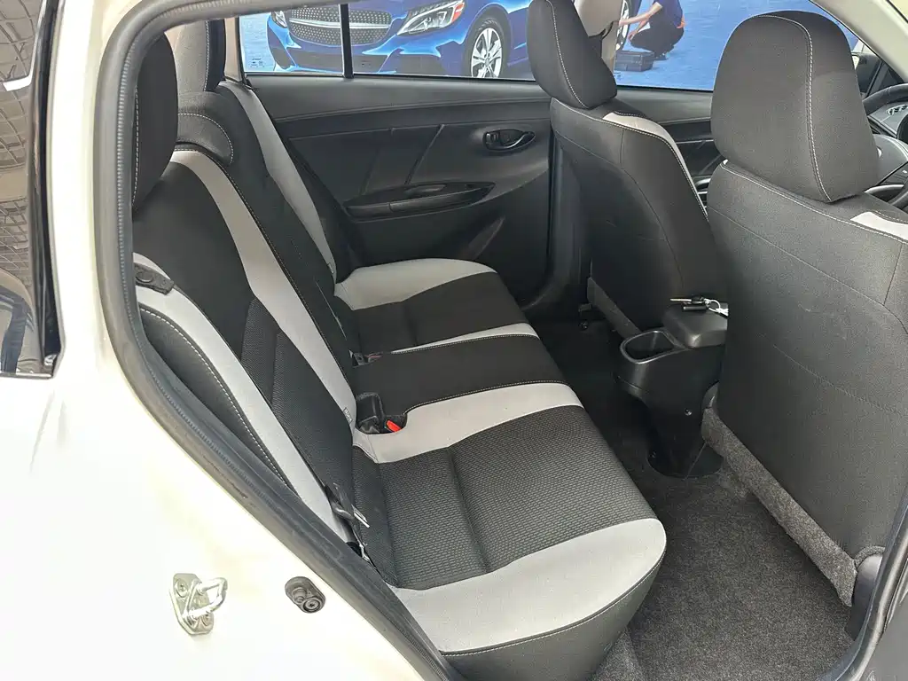Toyota Yaris L 2022 — фото 8