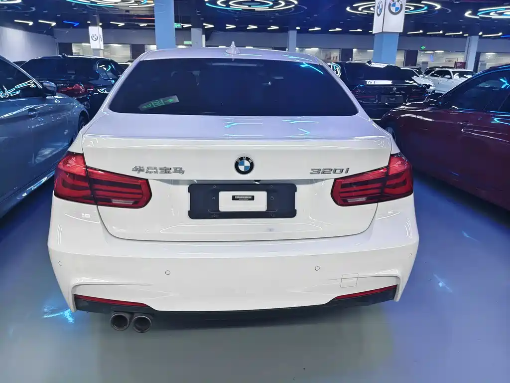 BMW 3 Series 2019 — фото 14