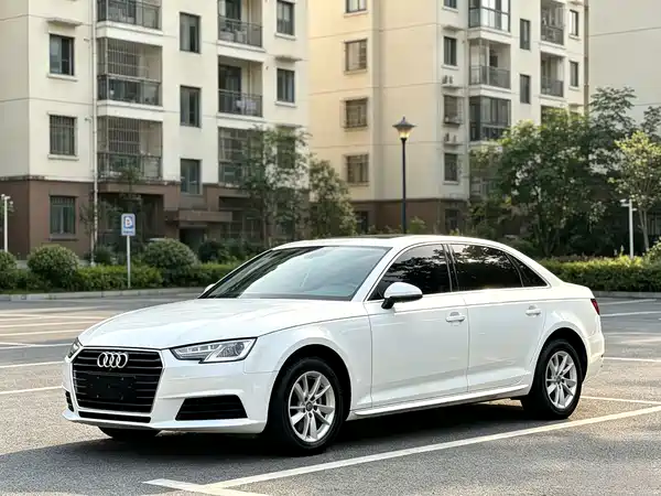 Audi A4L 2016