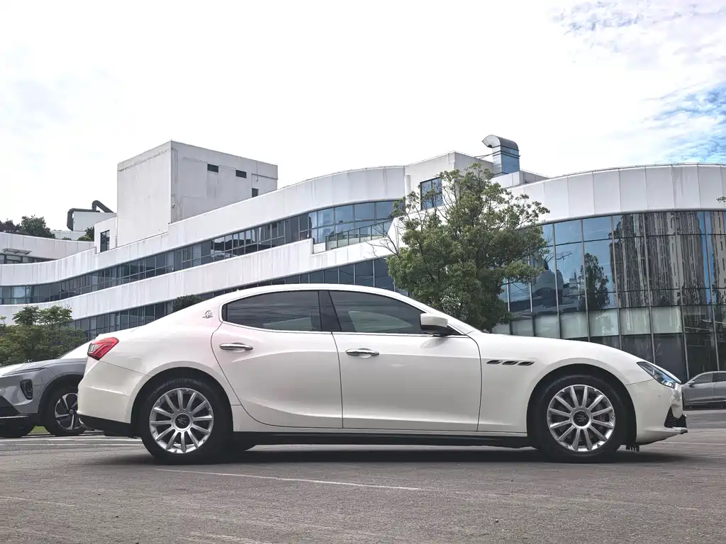 Maserati Ghibli 2016 — фото 18